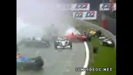 F1 много масивна катастрофа... 