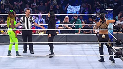 Naomi vs. Sonya Deville & Shayna Baszler – 2-on-1 Handicap Match: SmackDown, Oct. 15, 2021