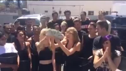 Taylor Swift Ice bucket challenge