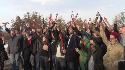Арт-протест на немски активисти край българо-турската граница