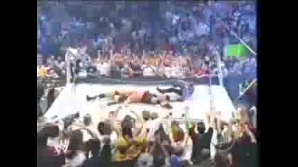 Wwe - Brock Lesnar хвърля Big Show от най - горното въже и ринга се чупи ! 