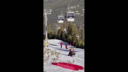 Лифт в Колорадо аварира, евакураха десетки скиори по въжета (ВИДЕО)