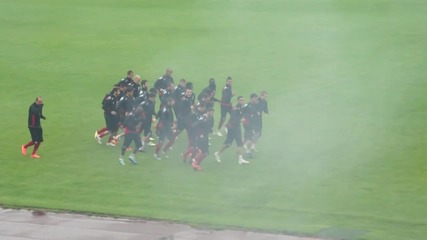 Бомбички, димки и факли на тренировката на ЦСКА