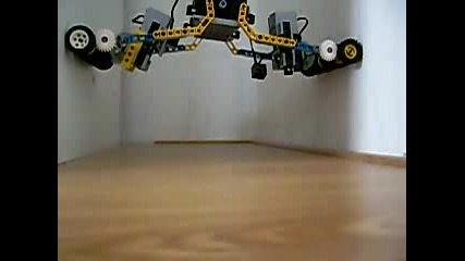 Лего Робот Пълзящ По Стени