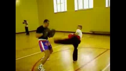 Млад Кик боксьор На 11 Години 