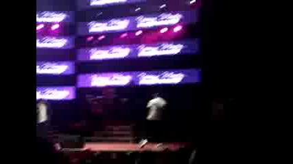 Chris Brown dancing to Billie Jean at Lil Waynes concert (high Quality)