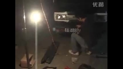 Китаец прави дрифт с камионче 