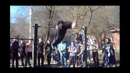 Уличен фитнес-българия във Перник