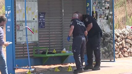 Кола се вряза в чакащи на автобусна спирка в Израел, шофьорът избяга (ВИДЕО)