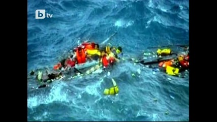 Кораб се обърна край Австралия, взе 27 жертви