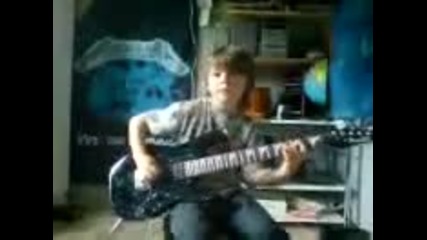 8 годишно момче свири на китара Metallica - One 