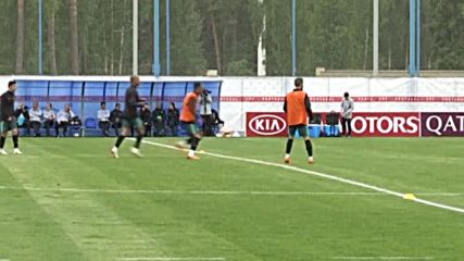 400 фенове посетиха откритата тренировка на Португалия