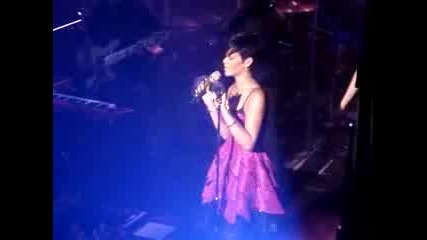 Rihanna - Umbrella Live @Vision Nightclub in Chicago - 26.03.08