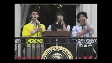 Химна на Америка - Jonas Brothers пеят The National Anthem в Белия Дом - The White House 