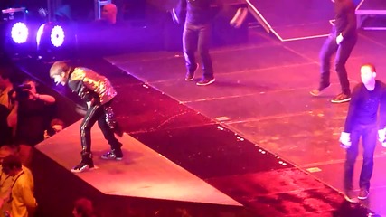 Justin Bieber - Somebody To Love - live Sheffield 23 march 2011 - Hd