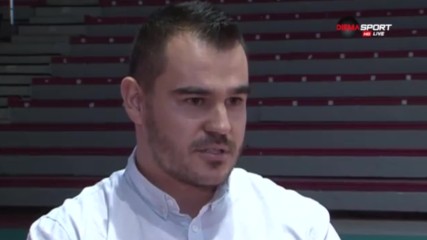 Човекът в сянка, който носи успеха