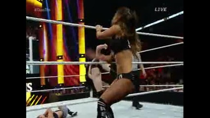Wwe Нощта На Шампионите 2014 - Пейдж срещу Ники Бела срещу Ей Джей Лий / Титлата на дивите