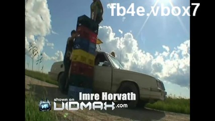 Дявола Го Вика (луд върху щайги прескача кола) 