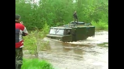 Gaz-66 cross river