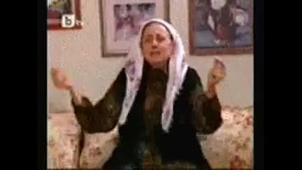 Смехурия Баба Джеврие играе Кючек