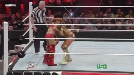 Eve Torres vs Nikki Bella [ Wwe Raw ]