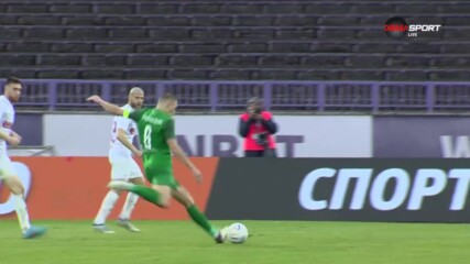Мощен изстрел на Пьотровски срещна гредата