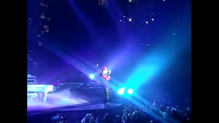 Justin Bieber изпълнява Down To Earth в Manchester