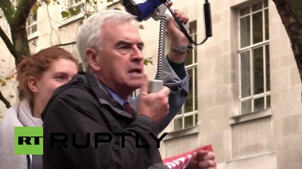 UK: John McDonnell slams Tory government during student protest in London