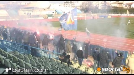 Сините фенове на Левски в контролата срещу Етникос (александруполис) 