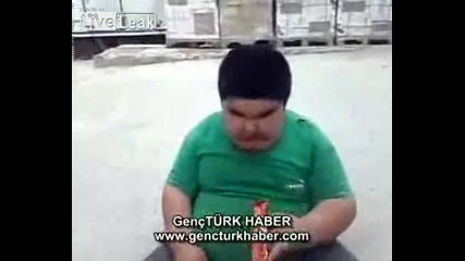 Смеха му е злокобен!!!
