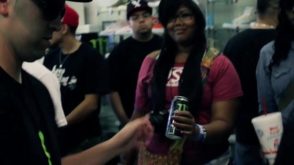 Yelawolf раздава автографи за Monster Energy Drink