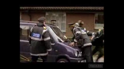Откачени страхливи полицаи