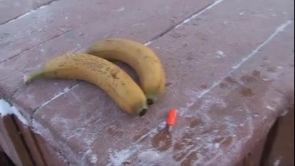 Ето как се забива пирон с банан