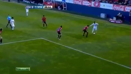Карим Бензема вкарва гол срещу Осасуна