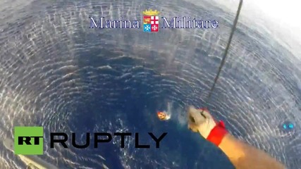 Италия: Емигрант издърпан в хеликоптер след като бе намерен в открито море