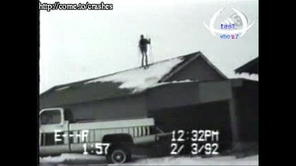 Скачане С Ски От Покрив На Къща
