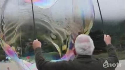 Гигантски балони на плажа