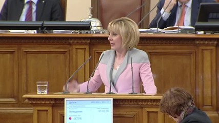 Манолова към Москов: Уволнявате до крак всеки, който не е свързан с РБ
