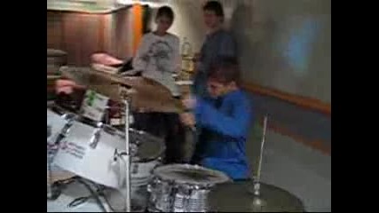 Snippet of Justin on someones old Drums