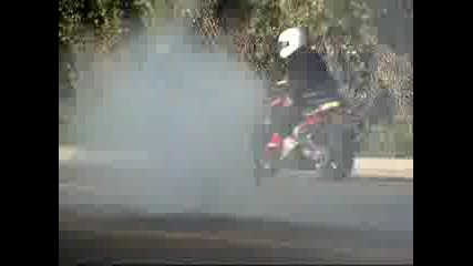 Yamaha R1 - Burnout