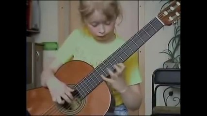 8-годишно момиче свири "на Елиза" на китара