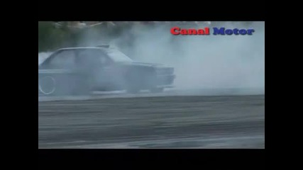 Nissan Gt-r R35 with Hks Exhaust Tunnel Acceleration and Revs!