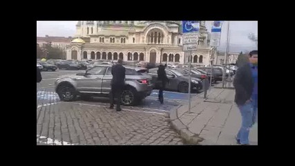 Данчо''ментата''паркира автомобила си на място за инвалиди