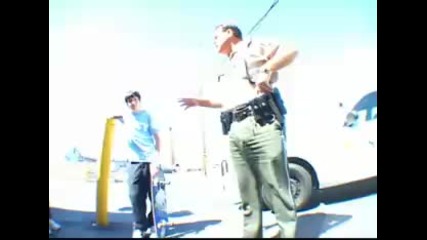 Полицай арестува 13 годишен скейтър! 