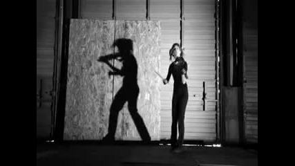 Lindsey Stirling - Shadows - Поредното превъзходно изпълнение на момичето микрищо Dubstep с цигулка