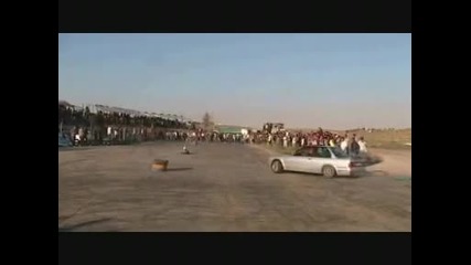 Bmw E30 Drifts Donuts 