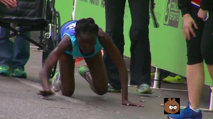 Състезателка се удря в ограда по време на маратон, но успява да завърши състезанието