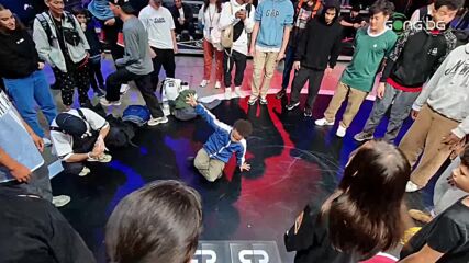 Брейк таланти се забавляват преди началото на Red Bull BC One Last Chance Cypher