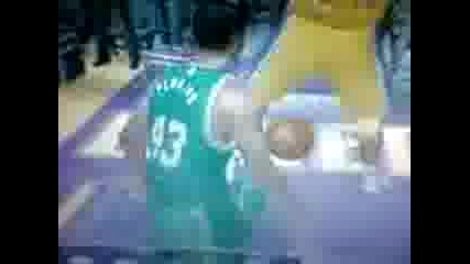 Nba Live 2008 Kobe Bryant Dunk Thru Kevin Garnet