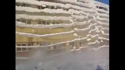 Как да чистим снега от покрива 